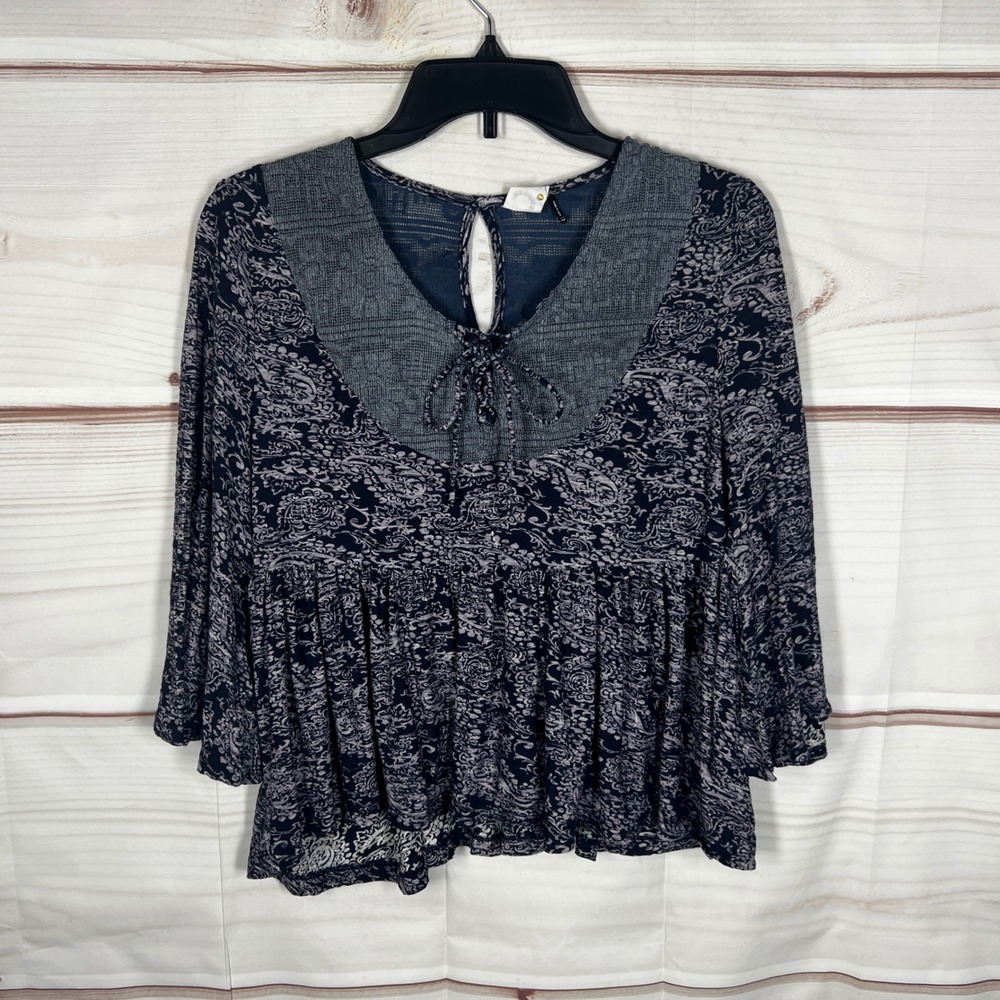 Akemi + Kin Babydoll Top Womens PXS Blue Paisley Tie Neck Peplum Hem Flowy Knit‎